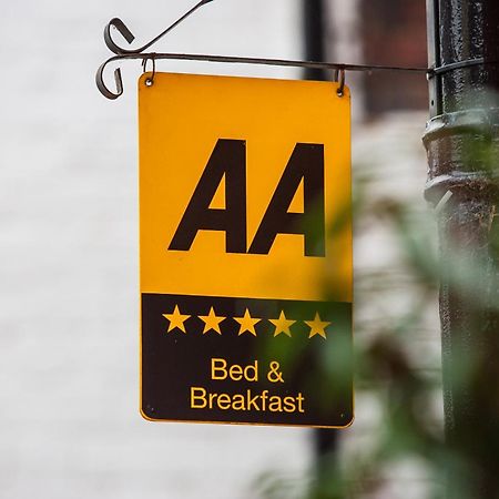 Darwin'S Townhouse Bed and Breakfast Shrewsbury Exteriör bild AA sign