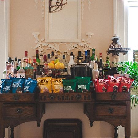 Darwin'S Townhouse Bed and Breakfast Shrewsbury Exteriör bild A wet bar