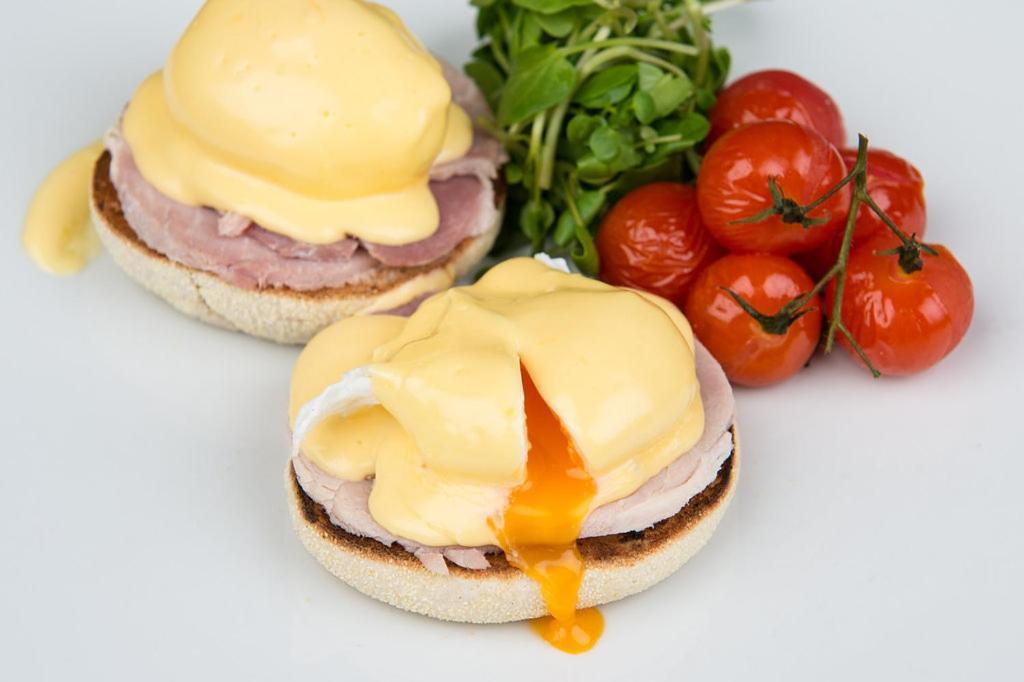 Darwin'S Townhouse Bed and Breakfast Shrewsbury Exteriör bild Eggs Benedict