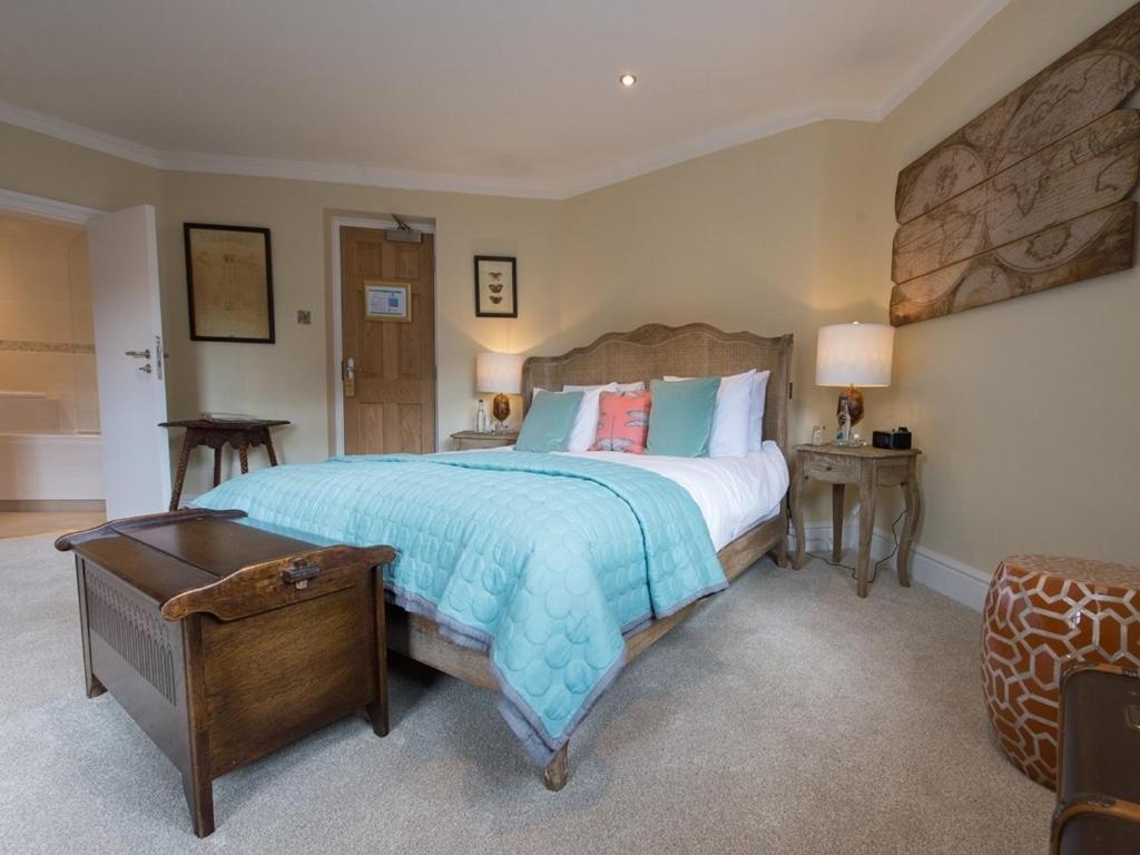 Darwin'S Townhouse Bed and Breakfast Shrewsbury Exteriör bild A bedroom at The Old parsonage
