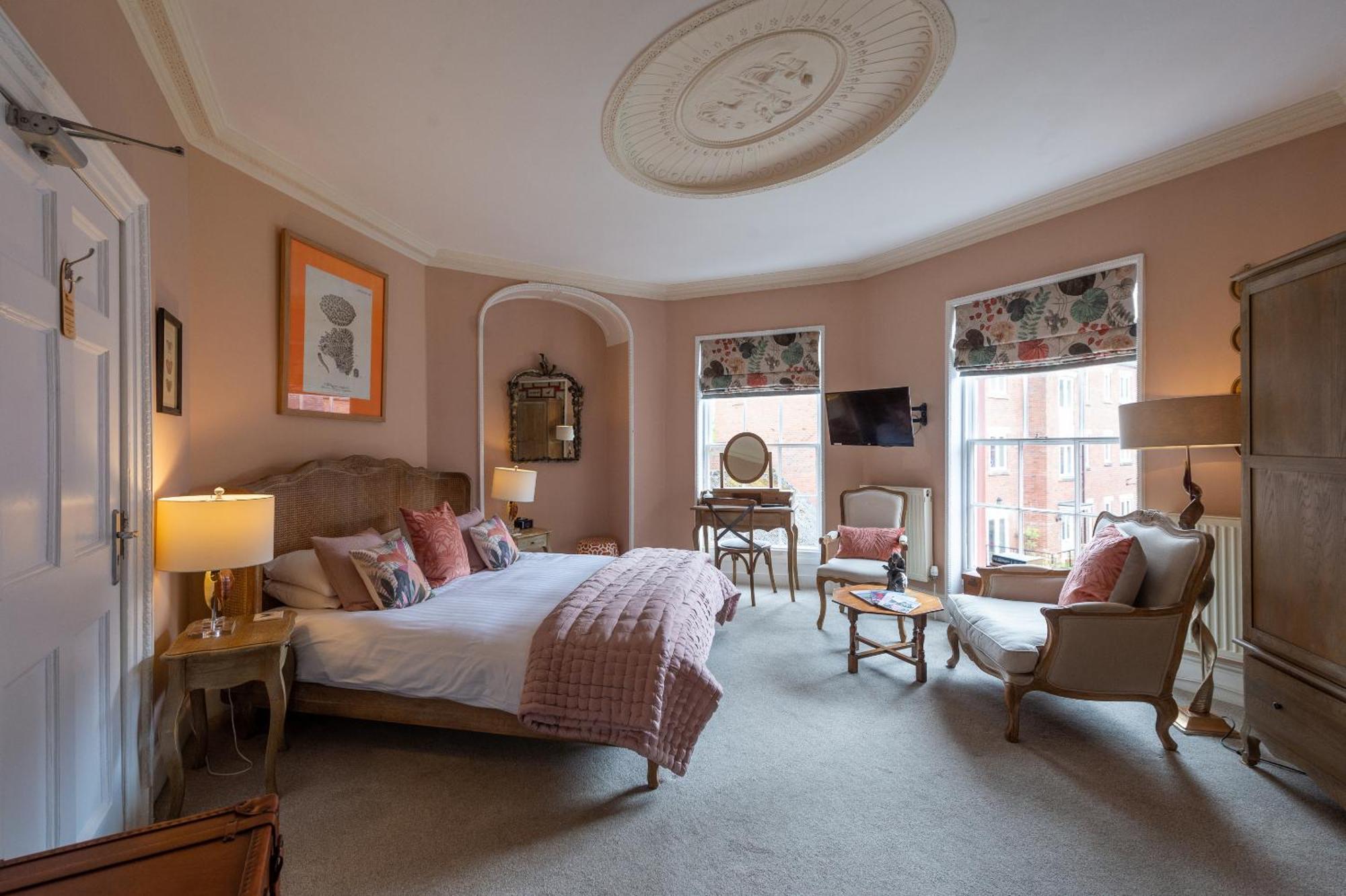 Darwin'S Townhouse Bed and Breakfast Shrewsbury Exteriör bild A bedroom at The Swan