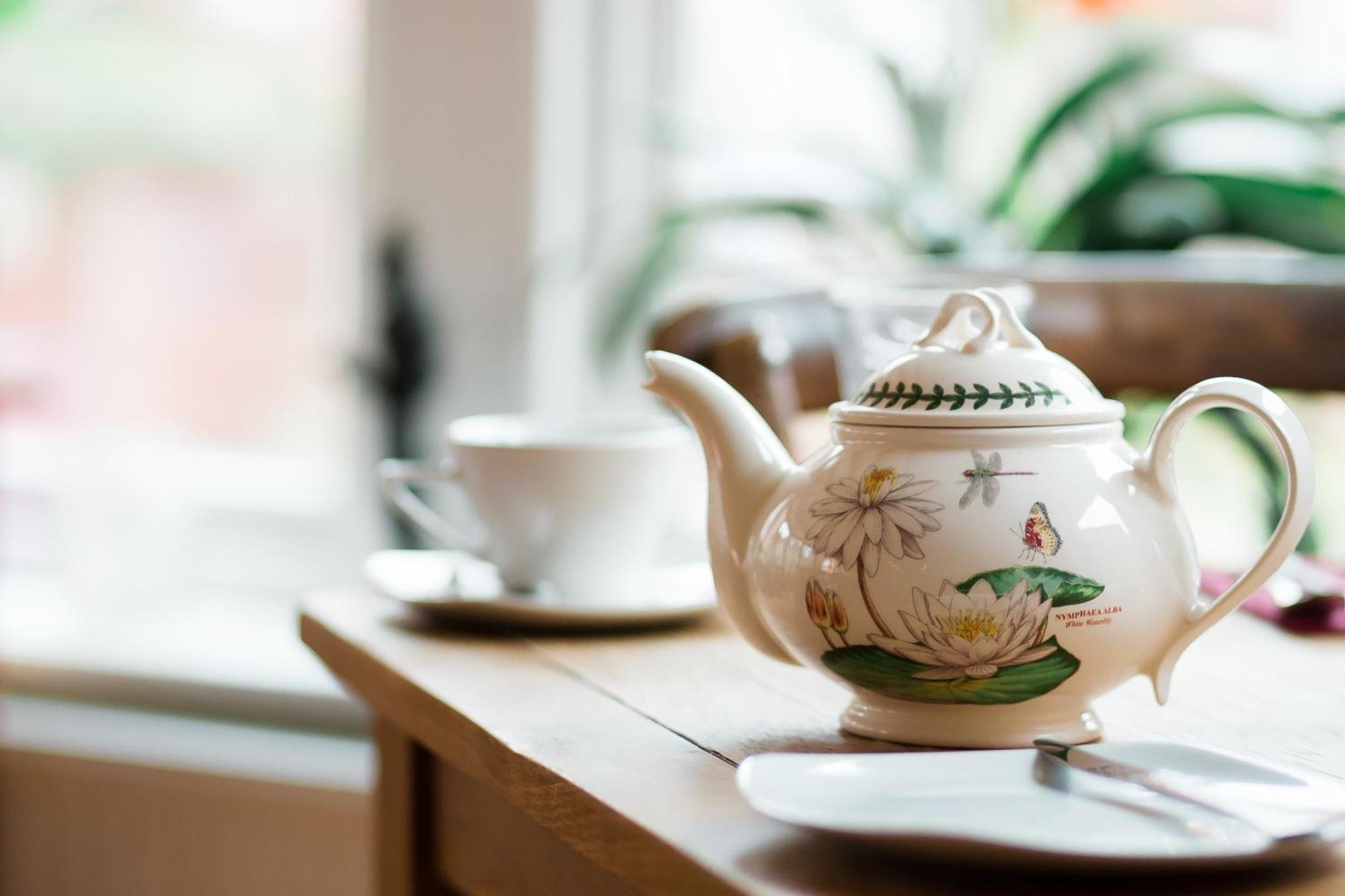 Darwin'S Townhouse Bed and Breakfast Shrewsbury Exteriör bild A teapot