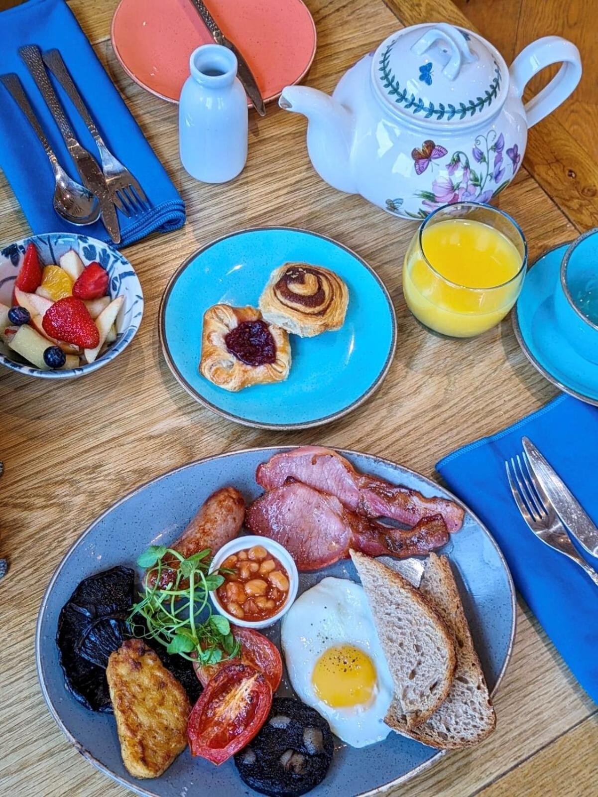 Darwin'S Townhouse Bed and Breakfast Shrewsbury Exteriör bild A full English breakfast