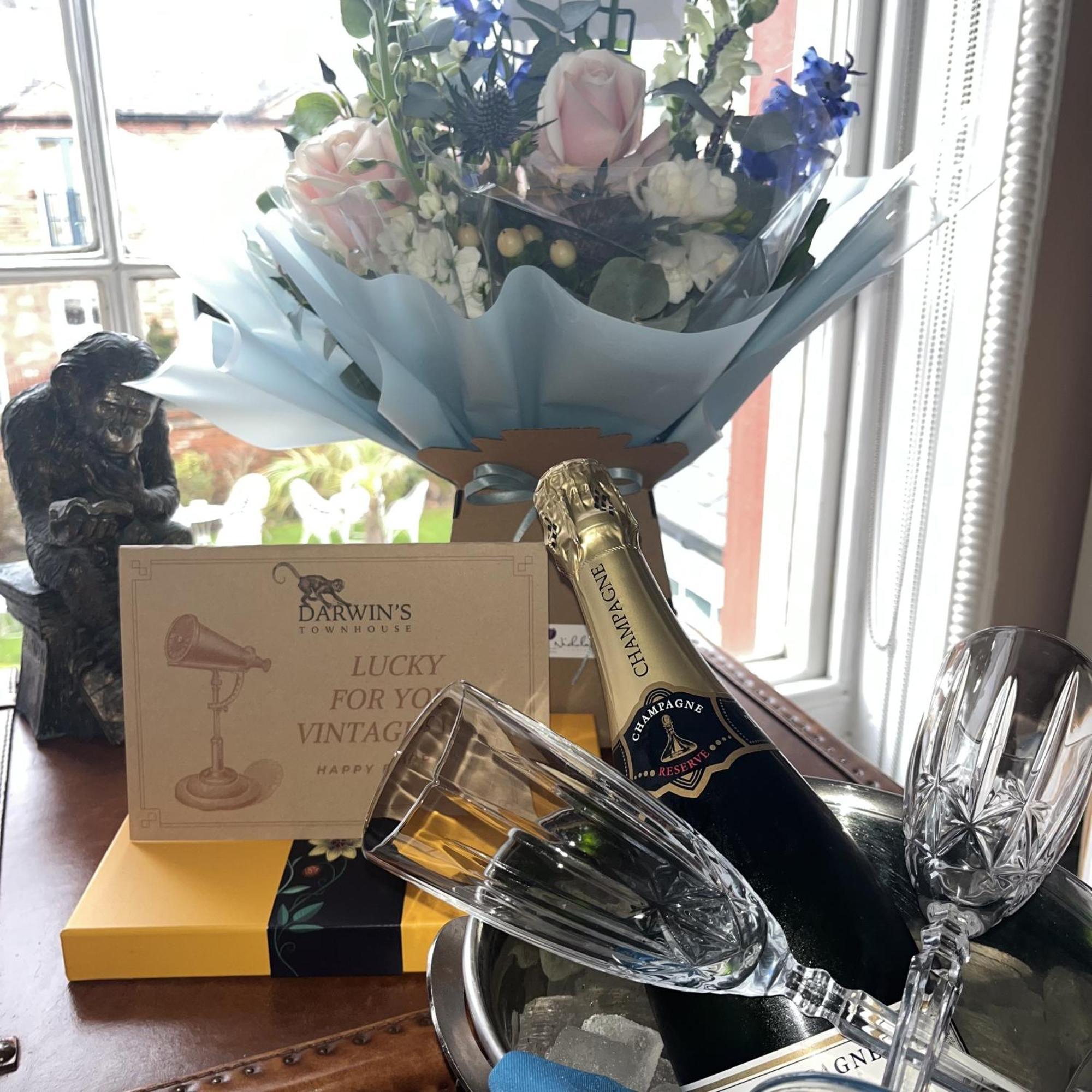 Darwin'S Townhouse Bed and Breakfast Shrewsbury Exteriör bild A bottle of Dom Pérignon