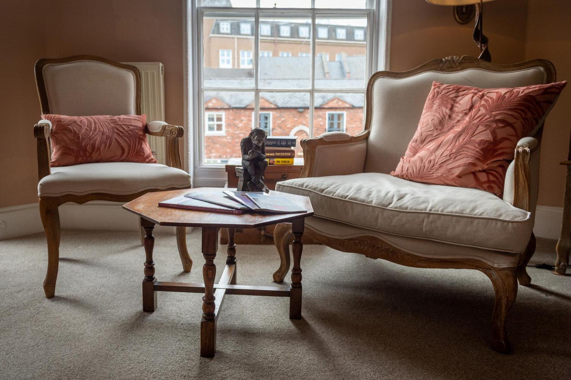 Darwin'S Townhouse Bed and Breakfast Shrewsbury Rum bild The interior of the Old Bank House