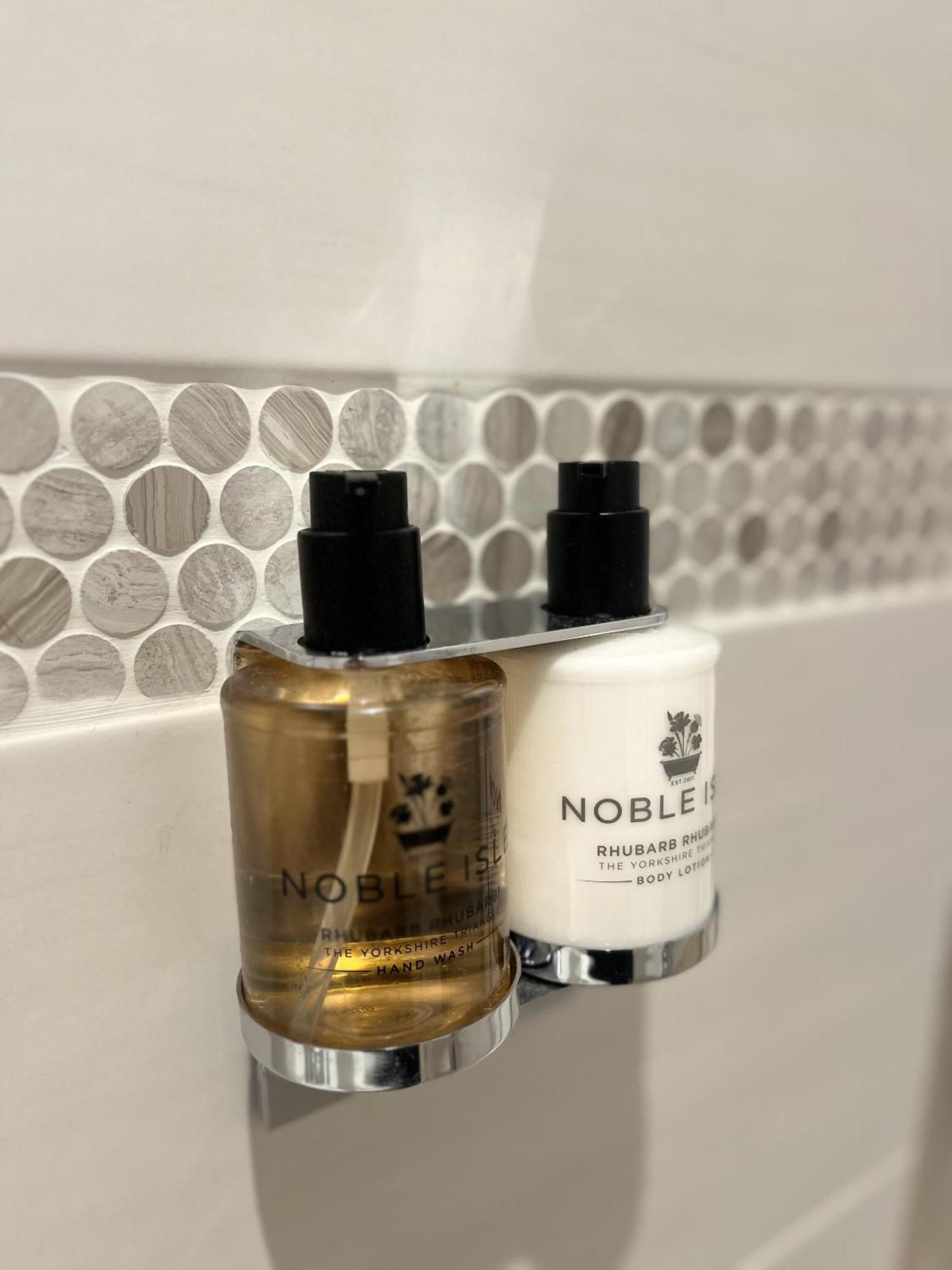 Darwin'S Townhouse Bed and Breakfast Shrewsbury Rum bild Noble Isle products