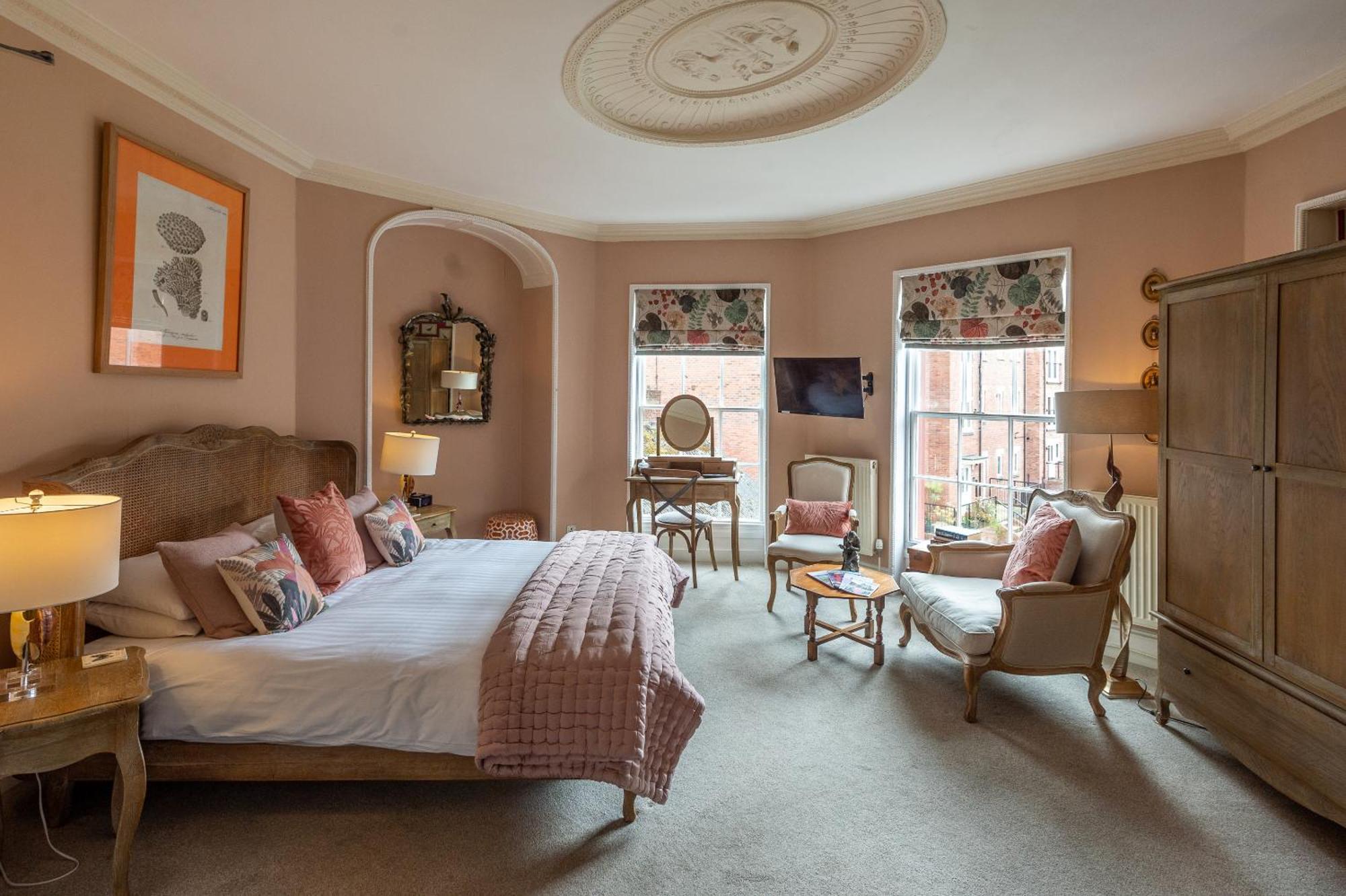 Darwin'S Townhouse Bed and Breakfast Shrewsbury Rum bild A bedroom at The Swan