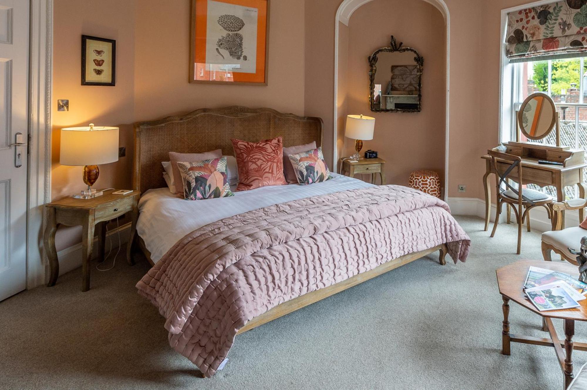 Darwin'S Townhouse Bed and Breakfast Shrewsbury Rum bild A bedroom at The Old parsonage